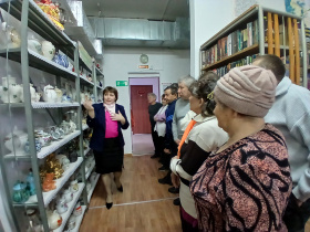 В Новоалександровском центре соцобслуживания отметили День поэзии: стихи, куклы и чайники