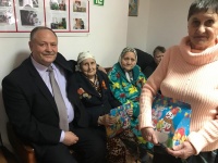 Праздник к нам приходит