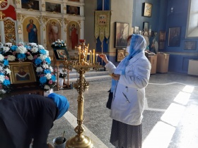 На Покров Пресвятой Богородицы облетает с деревьев листва…