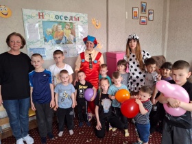 Больше трех не собираться!
