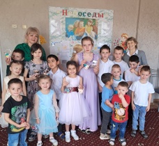 С праздником весны!